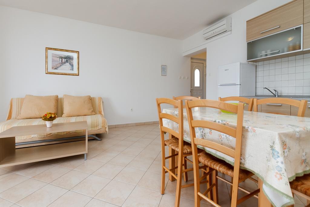 Apartments Vukelic Klenovica Room photo