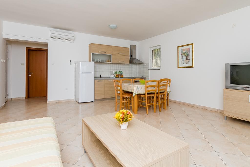 Apartments Vukelic Klenovica Room photo